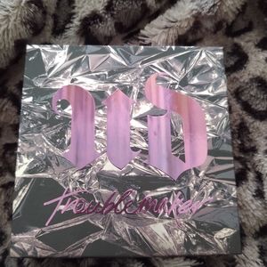 NIB Discontinued Urban Decay Troublemaker Palette